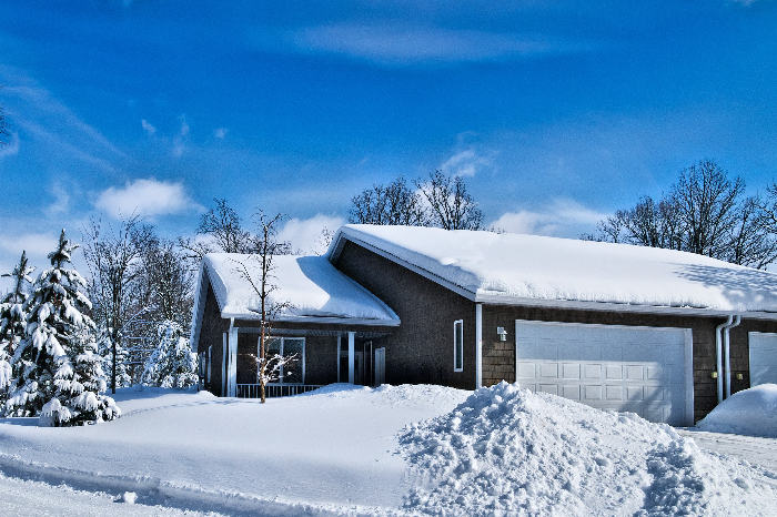 What to Do if Your Roof Leaks During Winter: Causes, Solutions, & Prevention